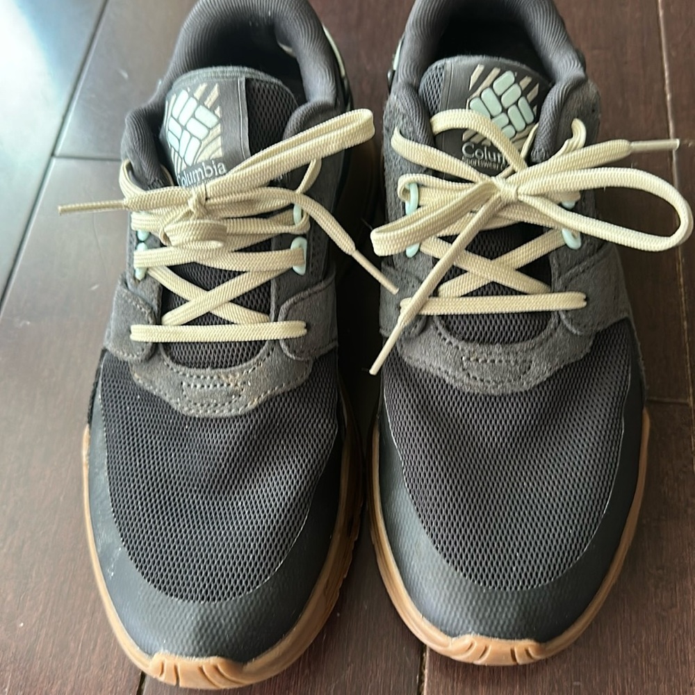 Colombia women’s size 8.5 Wildone Anthem sneaker